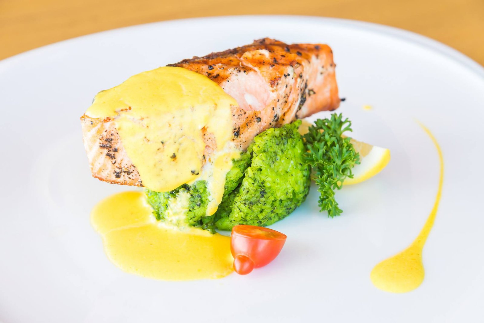 Salmón Glaseado con Miel y Limón